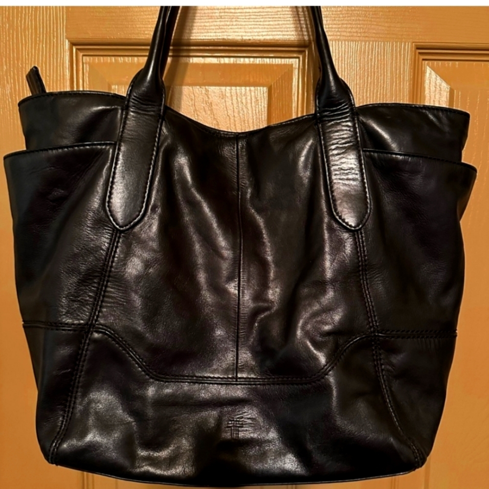 EUC! Frye Paige Black Leather Tote w/Side Pockets